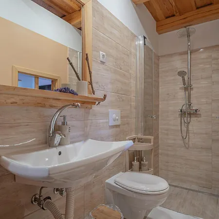Deer's Hill - Sauna, Hot Tub, Garden - Happy Ferienhaus *