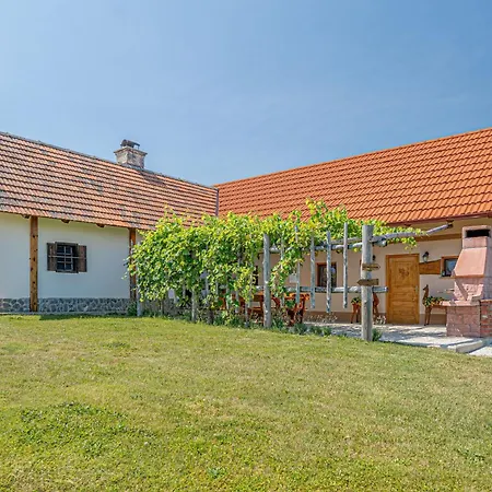 Ferienhaus Deer's Hill - Sauna, Hot Tub, Garden - Happy