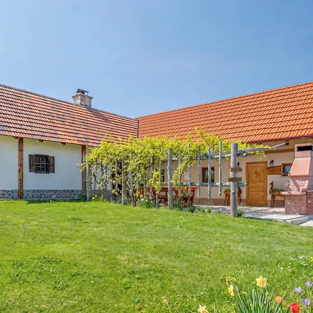 Holiday home Deer's Hill - Sauna, Hot Tub, Garden - Happy *